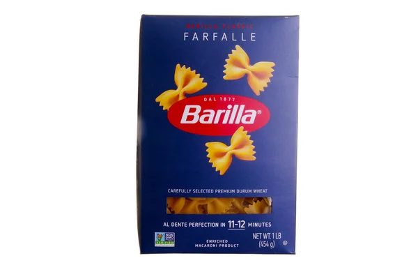 Italiaanse Pasta Farfalle Verpakking Geïsoleerd Witte Achtergrond Stockafbeelding