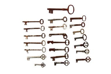 Anahtarlar. Eski iskelet anahtarlar. Bakır veya bronzdan yapılmış klasik anahtarlar. Beyazda izole edilmiş. Kilit ve Dolapların Antik Anahtarları. Antika Anahtar Koleksiyonu. Kalbimin anahtarı. Kilit ve Anahtar. Asma kilit anahtarı. Güvenlik.