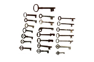 Anahtarlar. Eski iskelet anahtarlar. Bakır veya bronzdan yapılmış klasik anahtarlar. Beyazda izole edilmiş. Kilit ve Dolapların Antik Anahtarları. Antika Anahtar Koleksiyonu. Kalbimin anahtarı. Kilit ve Anahtar. Asma kilit anahtarı. Güvenlik.