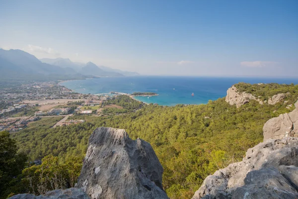 dağlardan kemer sahil panorama görünümü 