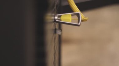 simülatörün ağırlığını değiştirir ve yükseltir