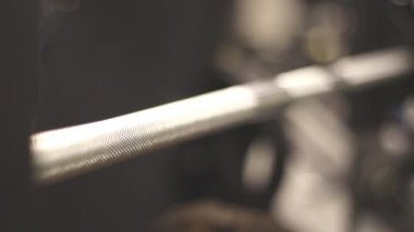 Barbell ile Düz Tezgah Basın Yapma.