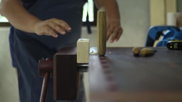 Bancada Uma Mesa Usada Por Marceneiros Para Segurar Peças Trabalho — Vídeo de Stock