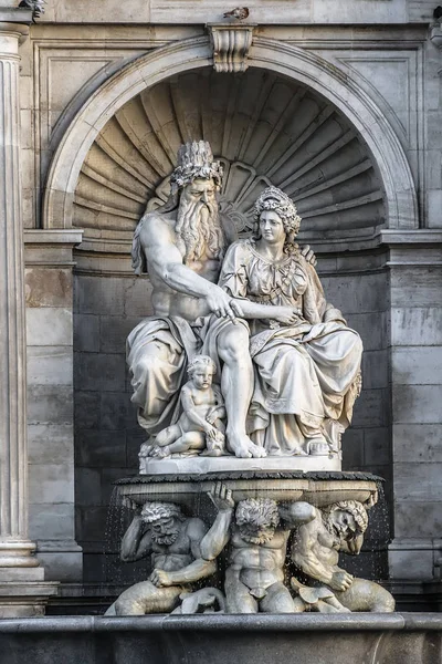 Skulptur Der Nischen Brunnen Allegorie Der Donau Moritz Von Lhr — Stockfoto