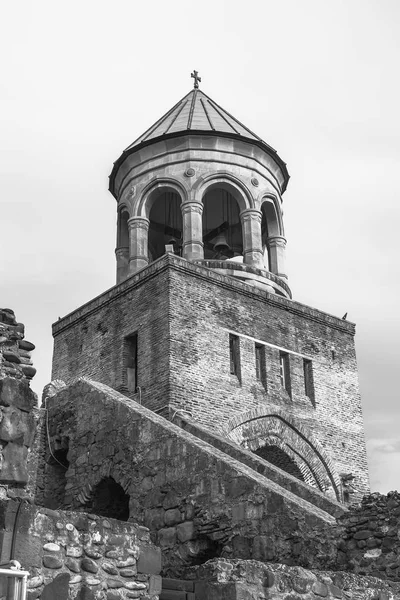 Černá Bílá Snímky Bell Tower Svetitskhoveli Městě Mtskheta Gruzie — Stock fotografie