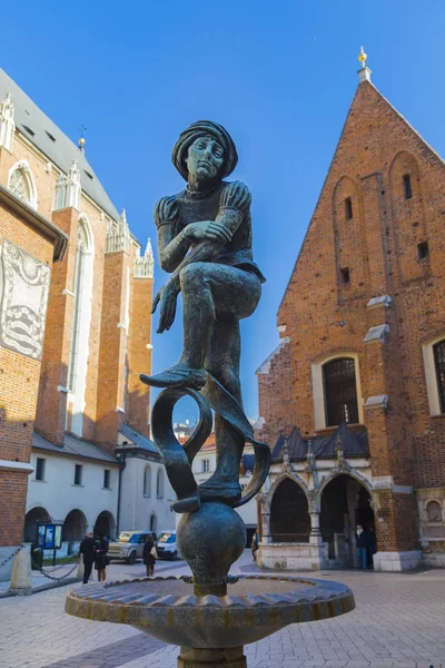 Uma Pequena Fonte Com Uma Escultura Menino Artesão Pátio Igreja — Fotografia de Stock