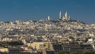 Dokuzuncu Paris'in ve Eyfel Kulesi'nin gözlem güverteden Basilique du Sacré Coeur görünümü