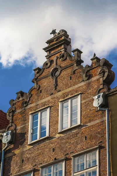 Fachada Edificio Ladrillo Con Una Figura Animal Mentiroso Gdansk Polonia — Foto de Stock