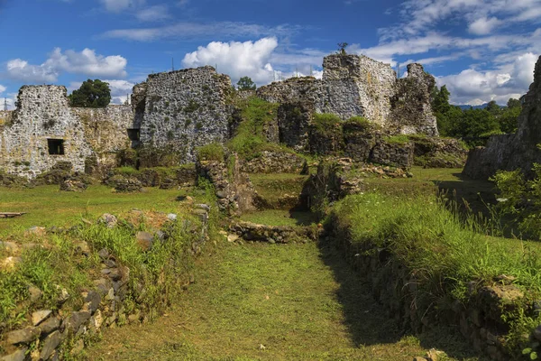 バトゥミ グルジアの Tsikhisdziri の村の近くのペトラの要塞の遺跡 — ストック写真