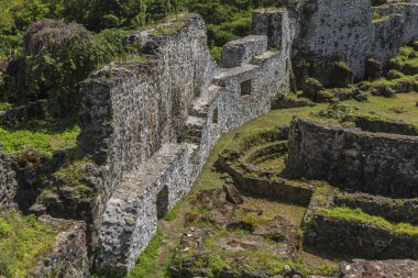 Tsikhisdziri köyünde eski Petra Kalesi tahrip olmuş duvar parçası. Gürcistan