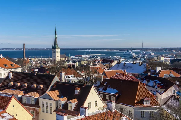 Střechy domů starého Tallinnu — Stock fotografie