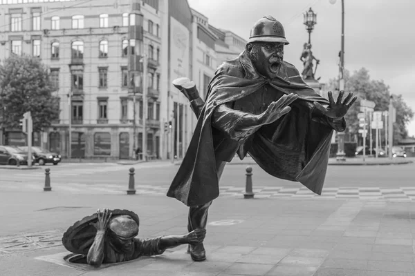 De Vaartkapoen - юмористическая статуя полицейского — стоковое фото