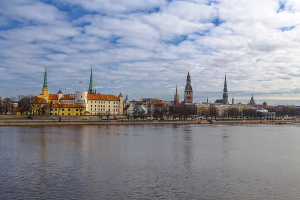 Vista panorâmica do centro histórico da cidade de Riga — Fotografia de Stock