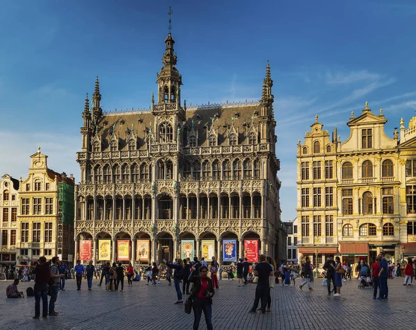 Grote Markt och Maison du Roi — Stockfoto