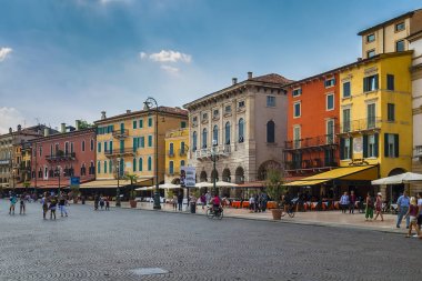 Şehrin merkezi caddelerinden biri