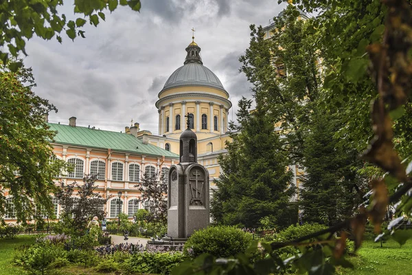 Catedral da Santíssima Trindade (Troitsky) em Saint Alexander Nevsky Lavr — Fotografia de Stock