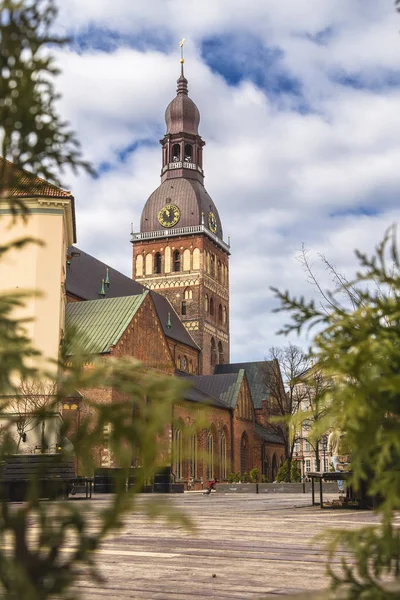 Koepel plein met de kathedraal van Riga — Stockfoto