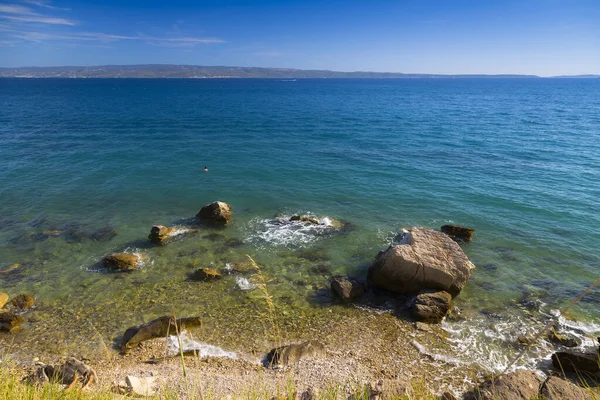 Croacia Mar Adriático Con Grandes Rocas Cerca Costa Una Isla — Foto de Stock