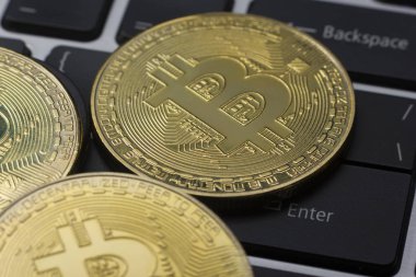 Bitcoin altın para. Kripto para birimi konsepti. Sanal para birimi arkaplanı.