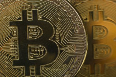Bitcoin altın madeni para yeni sanal para ve Doları arka plan. Cryptocurrency. İş ve ticaret kavramı. Yakın çekim vurdu