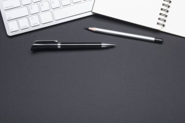 Ofis resepsiyon masası malzemeleri ile. Düz yatıyordu iş işyeri ve nesneleri. Üstten Görünüm. Metin için yer kopyalayın