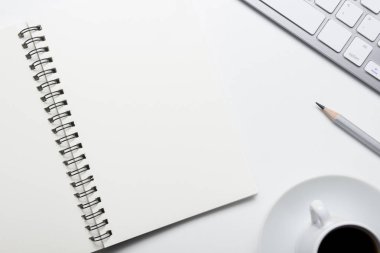 Ofis resepsiyon masası malzemeleri ile. Düz yatıyordu iş işyeri ve nesneleri. Üstten Görünüm. Metin için yer kopyalayın