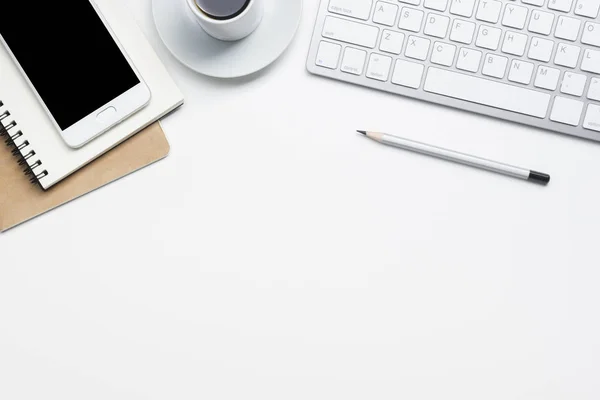 Mesa de escritório com suprimentos. Flat lay Negócios local de trabalho e objetos. Vista superior. Espaço de cópia para texto — Fotografia de Stock