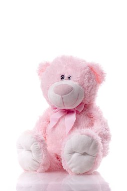 Beyaz arka planda izole lovely sevimli pembe oyuncak ayı.