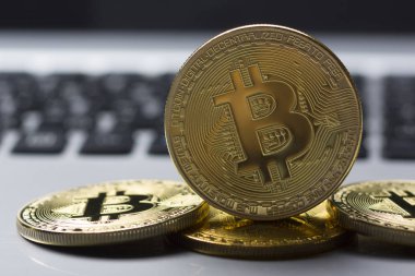 Bitcoin altın para. Kripto para birimi konsepti. Sanal para birimi arkaplanı.