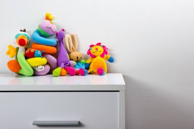 Renkli çocuklar oyuncak çerçeve kümesi. Metin için yer kopyalayın