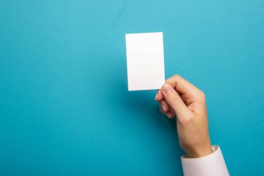 Soyut arka planda kartviziti boş tutma