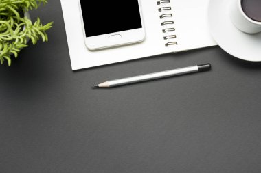 Ofis resepsiyon masası malzemeleri ile. Düz yatıyordu iş işyeri ve nesneleri. Üstten Görünüm. Metin için yer kopyalayın