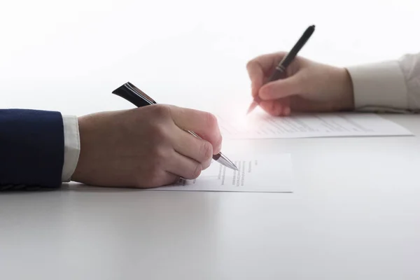 Concepto de derecho, asesoramiento y servicios jurídicos. Abogado y abogado teniendo reunión de equipo en el bufete de abogados . — Foto de Stock