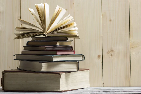 Open book, hardback books on wooden table. Back to school. Copy space — Stock Photo, Image