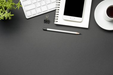 Ofis resepsiyon masası malzemeleri ile. Düz yatıyordu iş işyeri ve nesneleri. Üstten Görünüm. Metin için yer kopyalayın