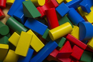 Beyaz zemin üzerine eğitim gelişmekte olan oyuncak çerçeve çocuklar. Üstten Görünüm. Düz yatıyordu. Metin için yer kopyalayın