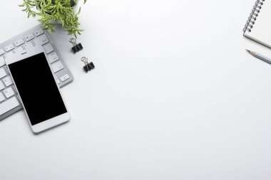 Ofis resepsiyon masası malzemeleri ile. Düz yatıyordu iş işyeri ve nesneleri. Üstten Görünüm. Metin için yer kopyalayın