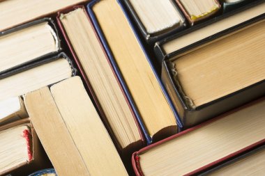 kitapların arka plan yığını. pek çok kitap yığınları.