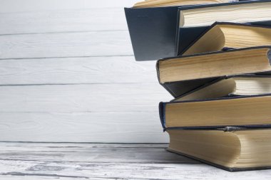 kitapların arka plan yığını. pek çok kitap yığınları.