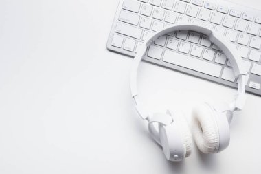 Ofis resepsiyon masası malzemeleri ile. Düz yatıyordu iş işyeri ve nesneleri. Üstten Görünüm. Metin için yer kopyalayın