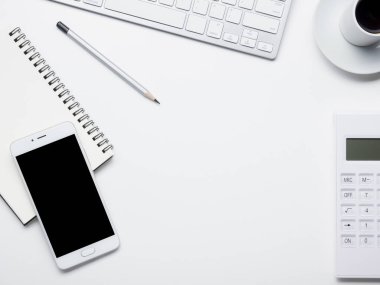 Ofis resepsiyon masası malzemeleri ile. Düz yatıyordu iş işyeri ve nesneleri. Üstten Görünüm. Metin için yer kopyalayın