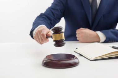 Hukuk, tavsiye ve yasal hizmetler kavramı. Avukat ve takım toplantısı hukuk firmasında avukat.