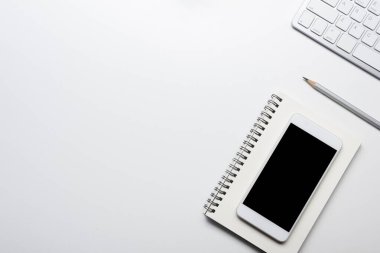 Ofis resepsiyon masası malzemeleri ile. Düz yatıyordu iş işyeri ve nesneleri. Üstten Görünüm. Metin için yer kopyalayın