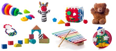 Oyuncaklar beyaz arkaplanda izole edildi