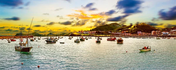 Táj Táj Halászati Kikötő Városképet Gazdagító Épületnek Szánták Hajók Tengeren — Stock Fotó