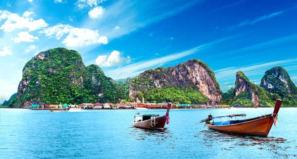 Malebná krajina Phuketu. Mořské moře a paradisakální pláž — Stock fotografie