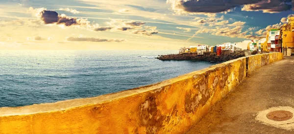 Malowniczy krajobraz. Wyspa Kanaryjska wioska Seascape. Tenerife. — Zdjęcie stockowe