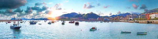 Città costiere della Spagna.Castro Urdiales.Cantabria . — Foto Stock