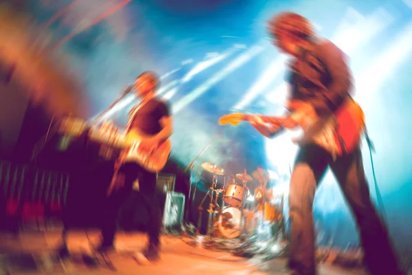 Živá hudba a rocková kapela na jevišti — Stock fotografie