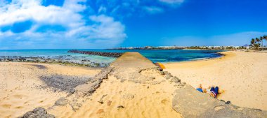 İspanya manzaralı Lanzarote, Tropikal Volkanik Kanarya Adaları İspanya Sahilleri.